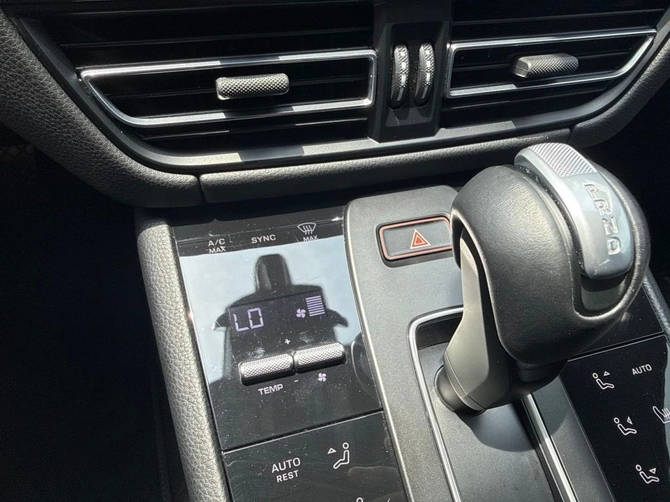 2024 Porsche Macan - Image 31 of 31