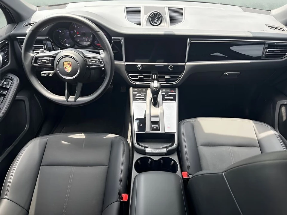 2024 Porsche Macan - Image 27 of 31
