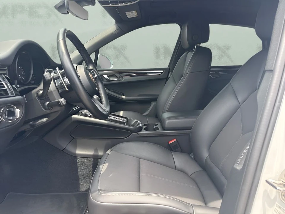 2024 Porsche Macan - Image 30 of 31