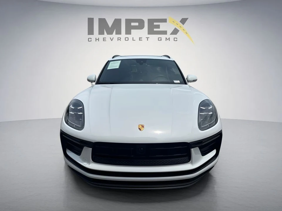 2024 Porsche Macan - Image 11 of 31