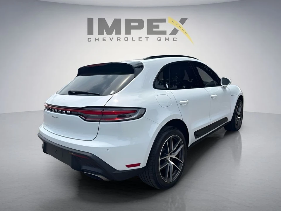 2024 Porsche Macan - Image 8 of 31