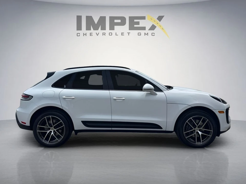 2024 Porsche Macan - Image 9 of 31