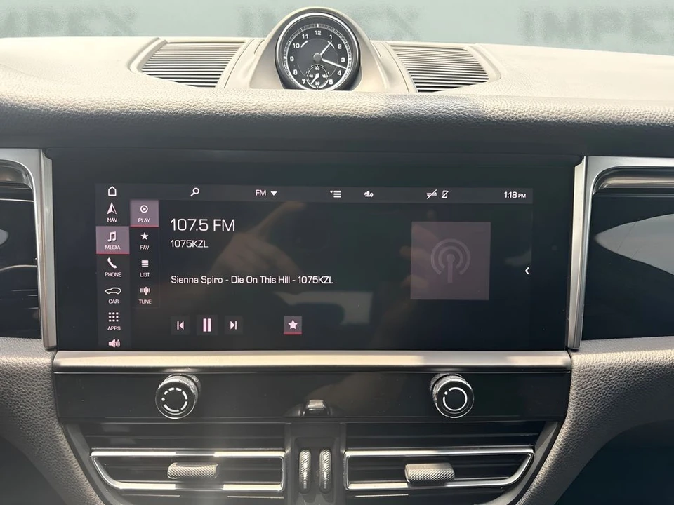 2024 Porsche Macan - Image 30 of 31