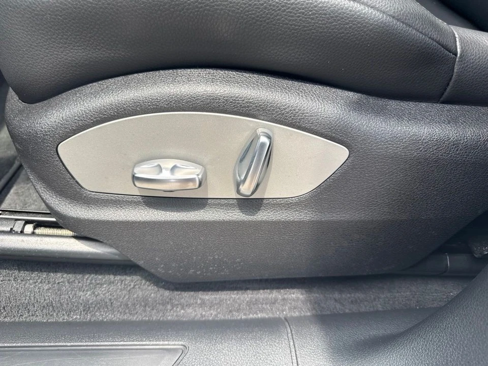 2024 Porsche Macan - Image 22 of 31