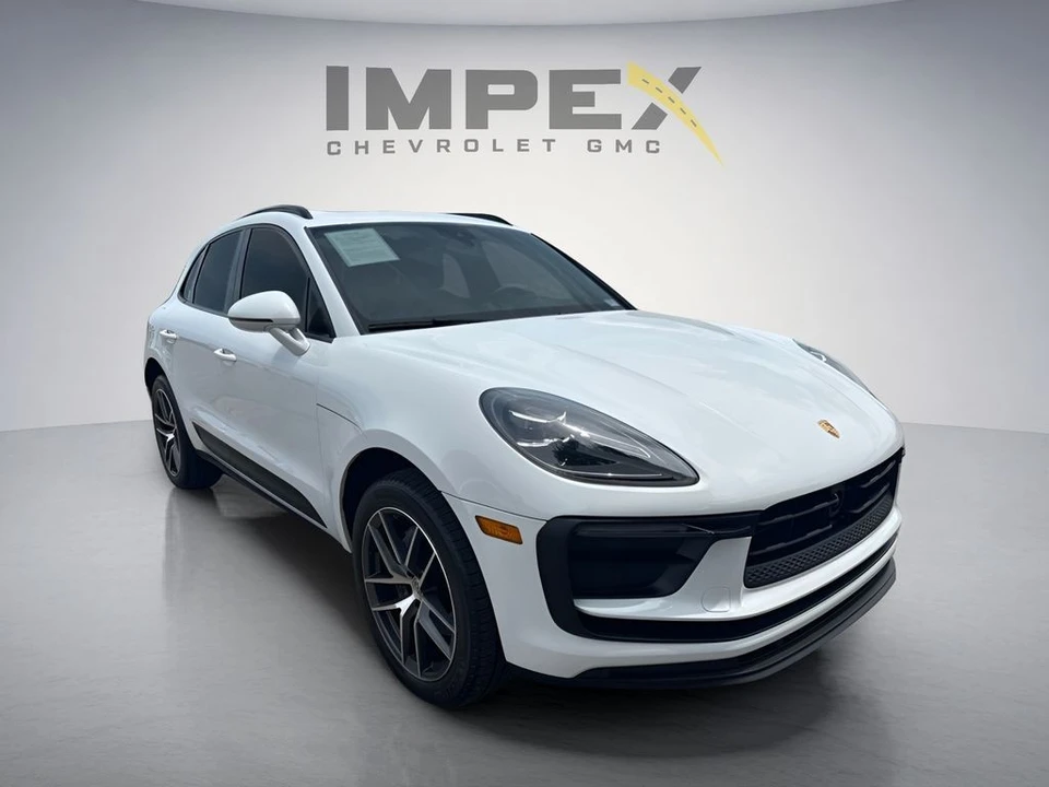 2024 Porsche Macan - Image 10 of 31