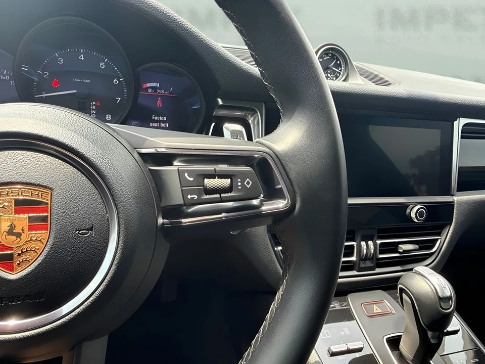2024 Porsche Macan - Image 21 of 31