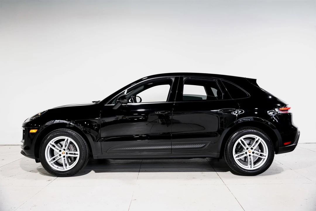 2024 Porsche Macan - Image 7 of 31