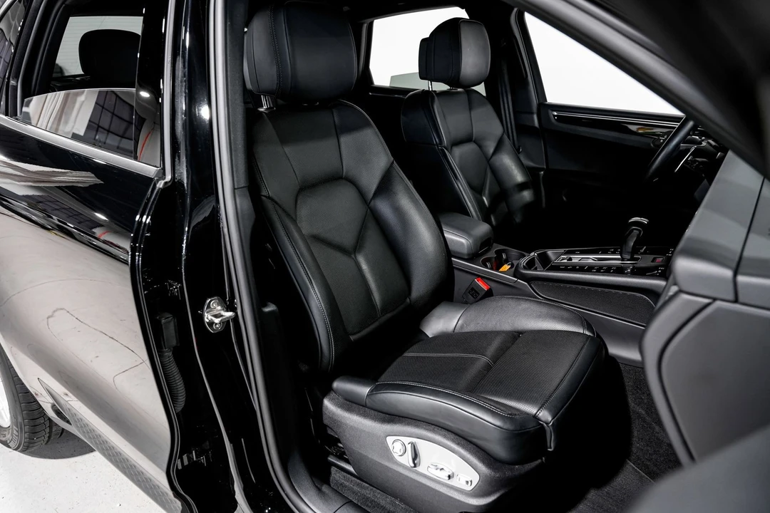 2024 Porsche Macan - Image 22 of 31