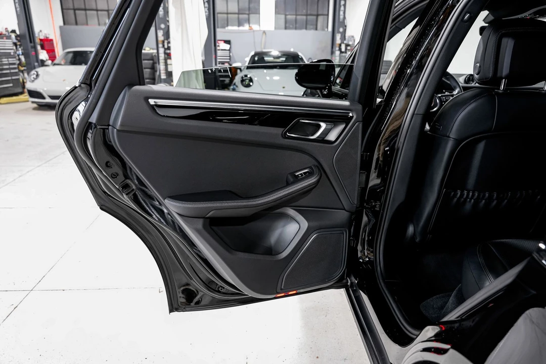2024 Porsche Macan - Image 30 of 31