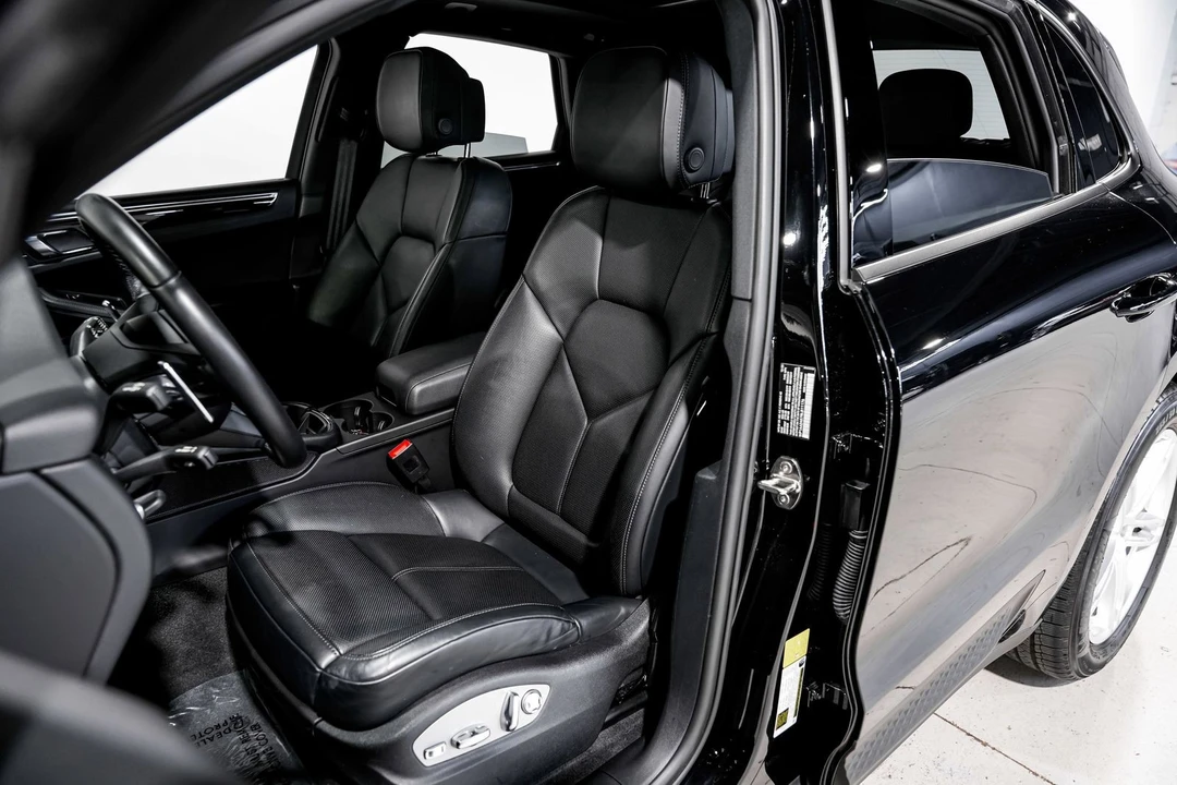 2024 Porsche Macan - Image 17 of 31