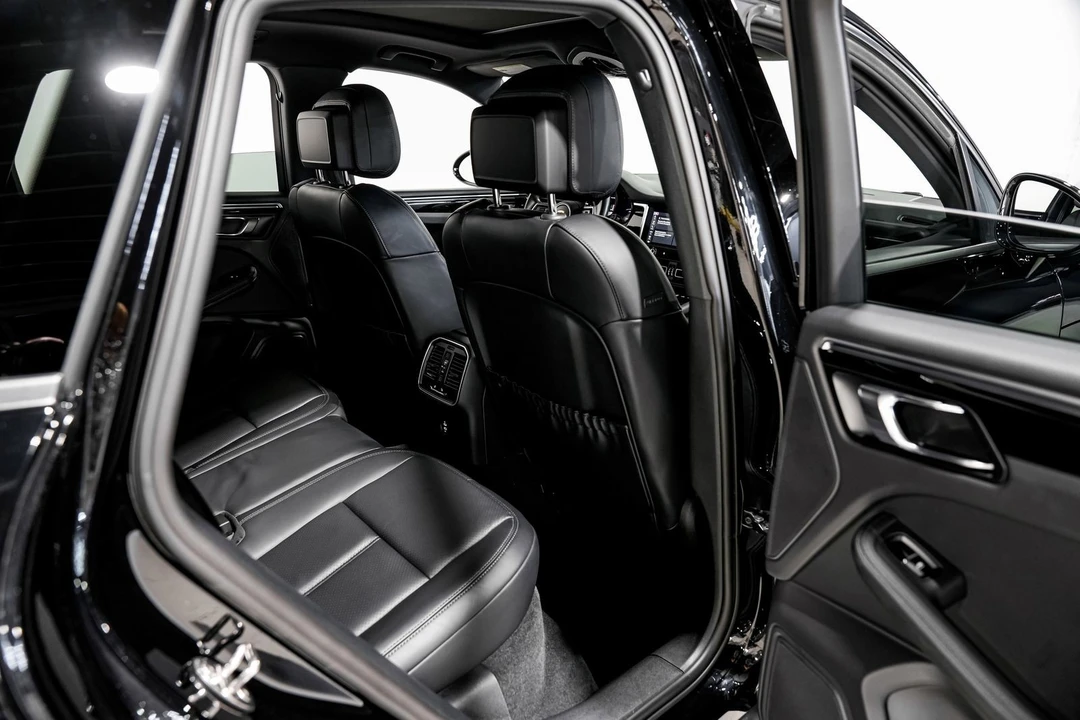 2024 Porsche Macan - Image 27 of 31