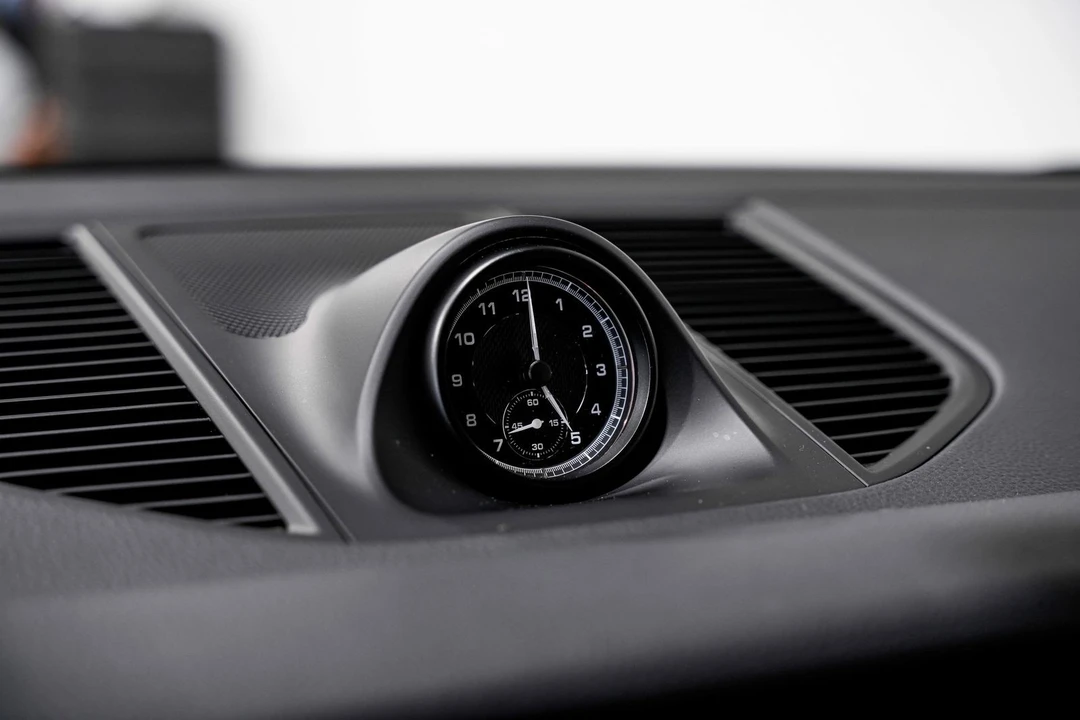 2024 Porsche Macan - Image 12 of 31