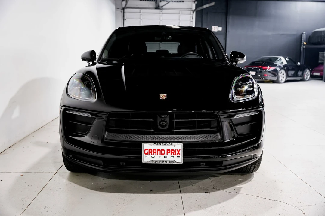 2024 Porsche Macan - Image 5 of 31