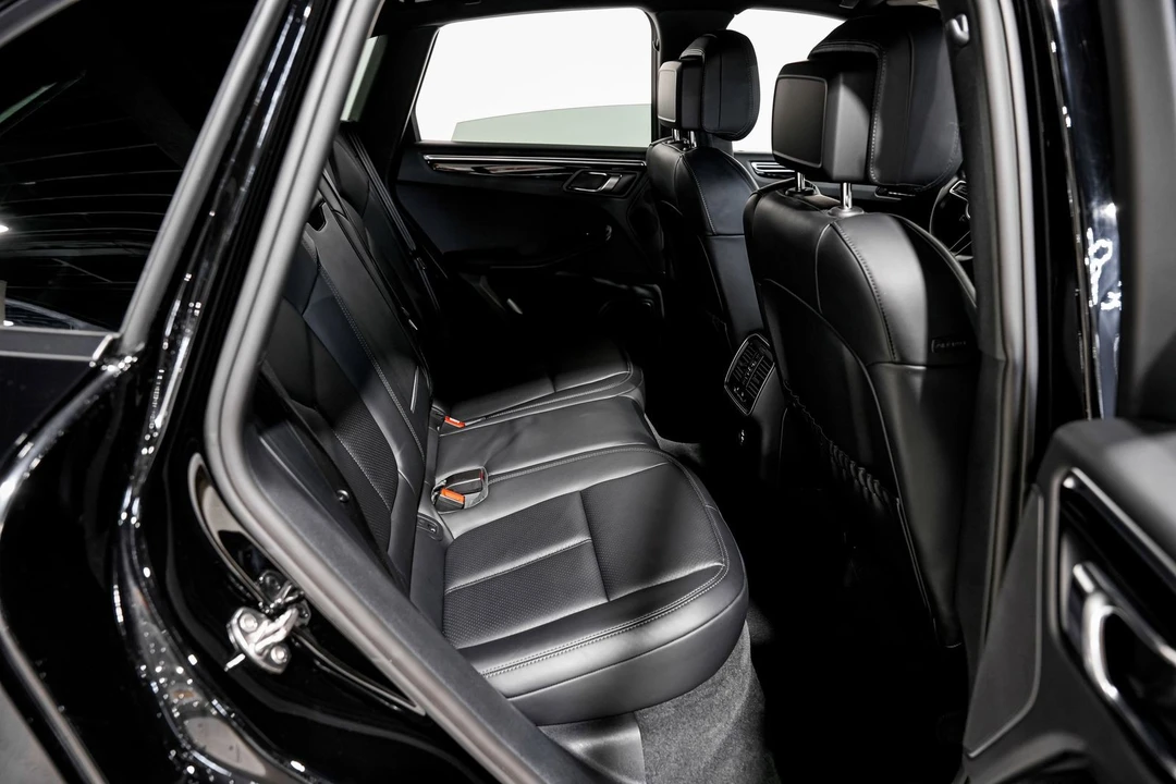 2024 Porsche Macan - Image 28 of 31