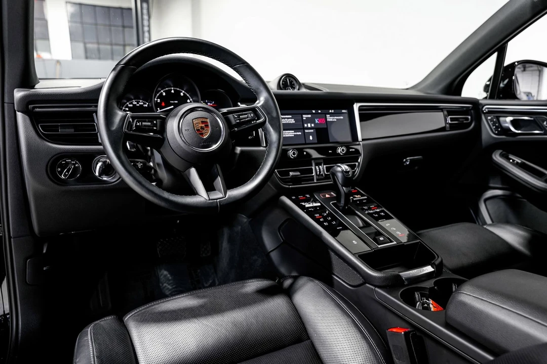 2024 Porsche Macan - Image 9 of 31