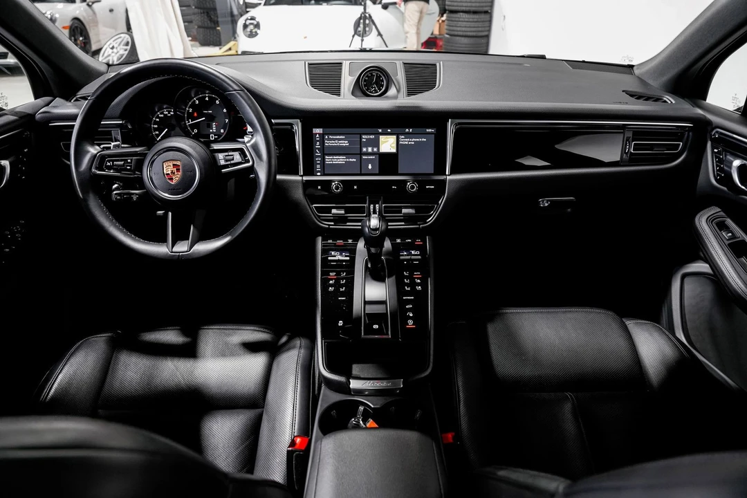 2024 Porsche Macan - Image 15 of 31