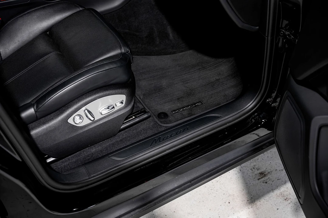 2024 Porsche Macan - Image 21 of 31