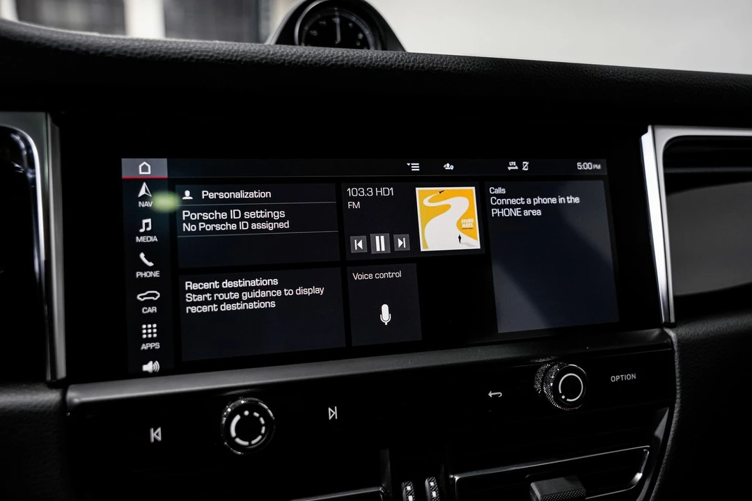 2024 Porsche Macan - Image 13 of 31