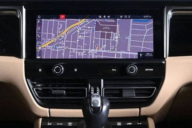 2024 Porsche Macan - Image 15 of 20
