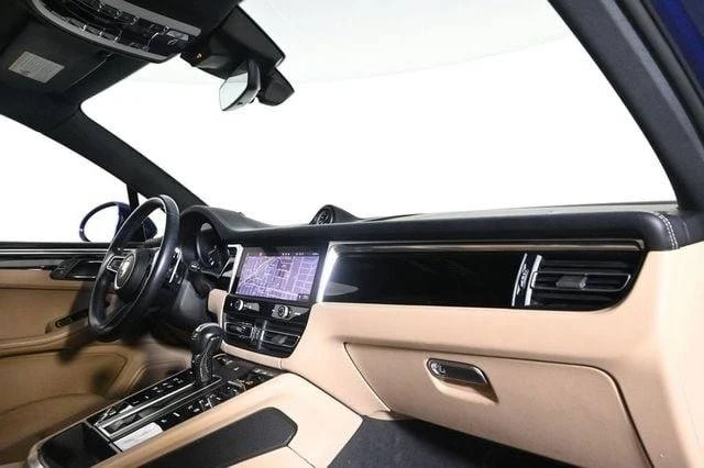 2024 Porsche Macan - Image 17 of 20