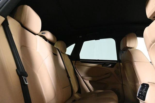 2024 Porsche Macan - Image 19 of 20