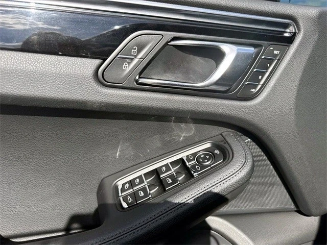 2024 Porsche Macan - Image 17 of 21