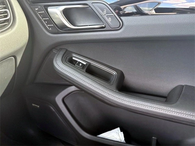 2024 Porsche Macan - Image 20 of 21