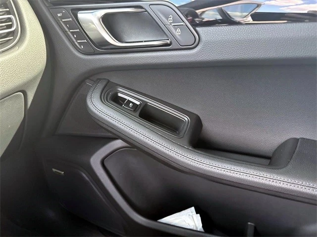 2024 Porsche Macan - Image 20 of 21