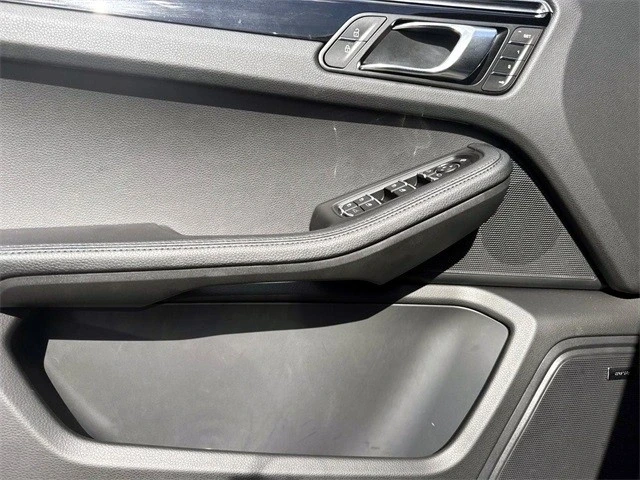 2024 Porsche Macan - Image 16 of 21