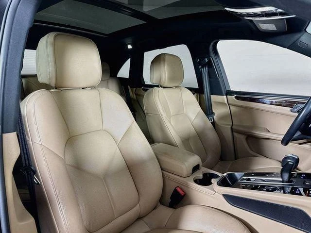 2024 Porsche Macan - Image 18 of 20