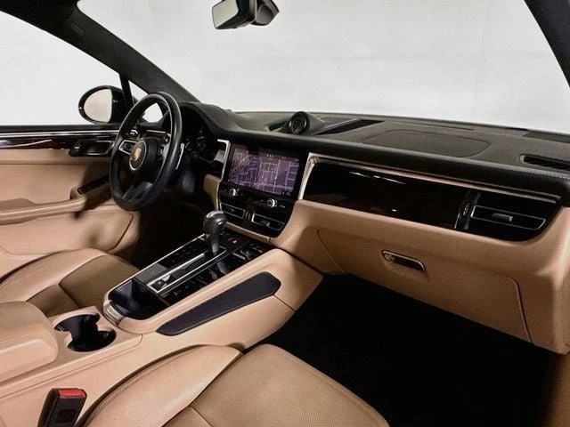 2024 Porsche Macan - Image 17 of 20