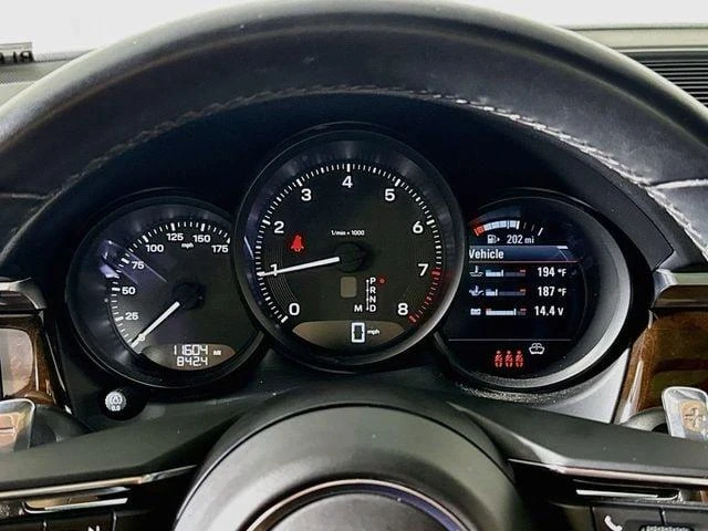 2024 Porsche Macan - Image 13 of 20
