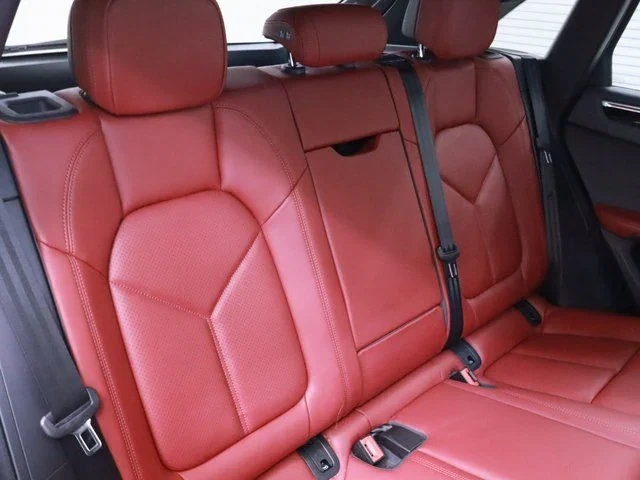 2024 Porsche Macan - Image 13 of 18