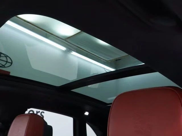 2024 Porsche Macan - Image 6 of 18