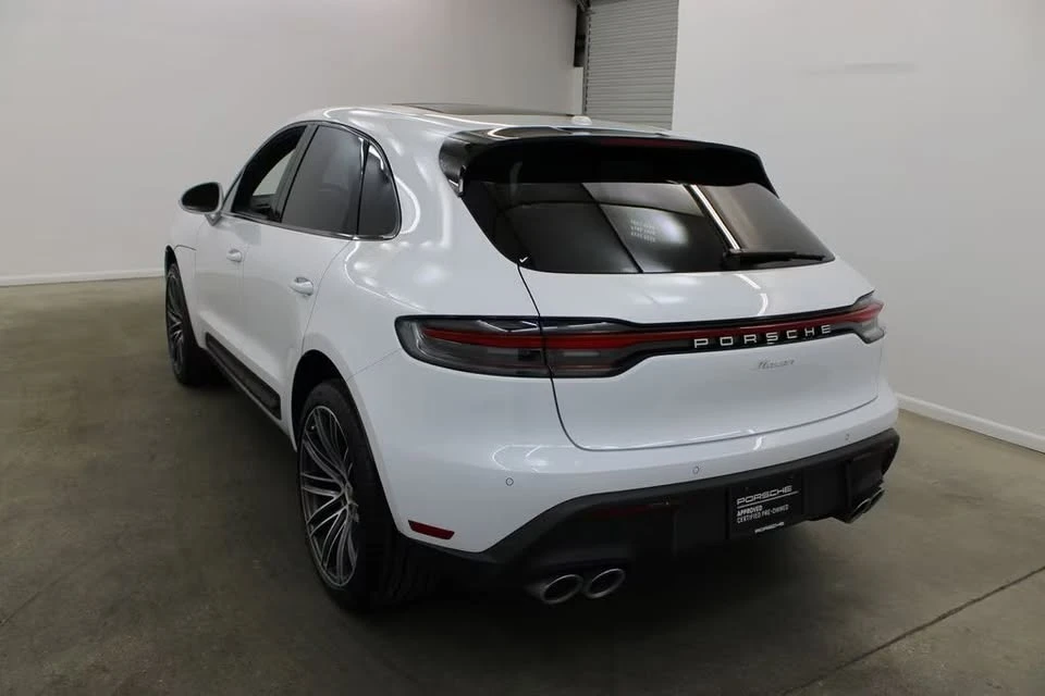 2024 Porsche Macan - Image 14 of 18