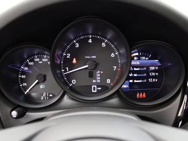 2024 Porsche Macan - Image 11 of 19