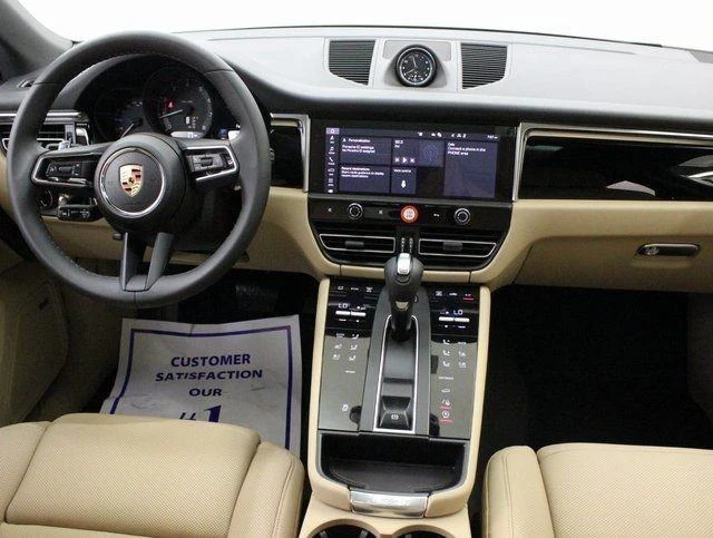 2024 Porsche Macan - Image 10 of 18