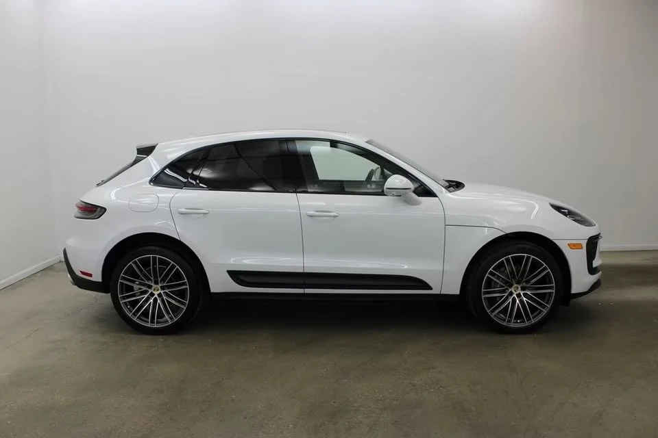 2024 Porsche Macan - Image 12 of 18