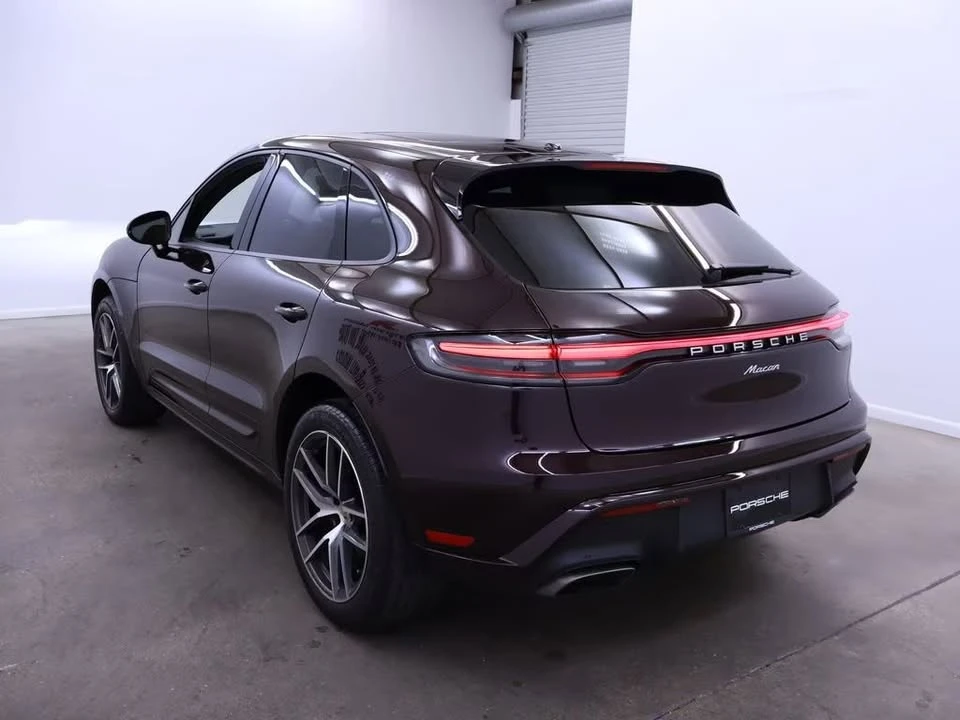 2024 Porsche Macan - Image 14 of 18