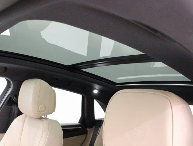 2024 Porsche Macan - Image 6 of 18