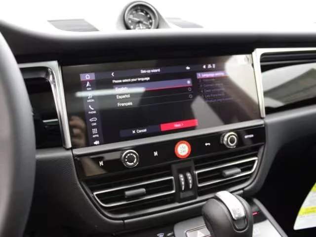 2024 Porsche Macan - Image 7 of 19
