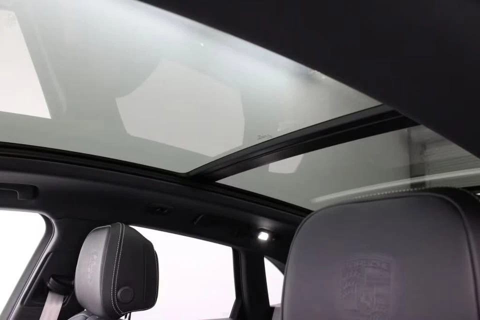 2024 Porsche Macan - Image 9 of 19