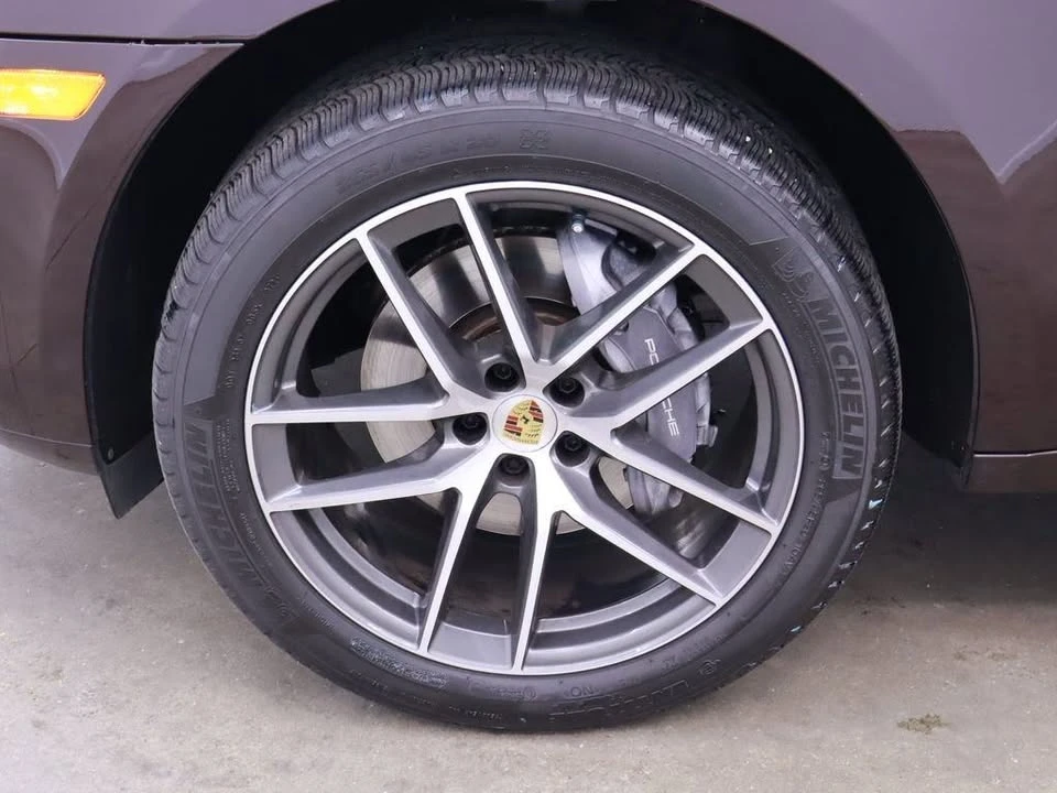 2024 Porsche Macan - Image 11 of 18