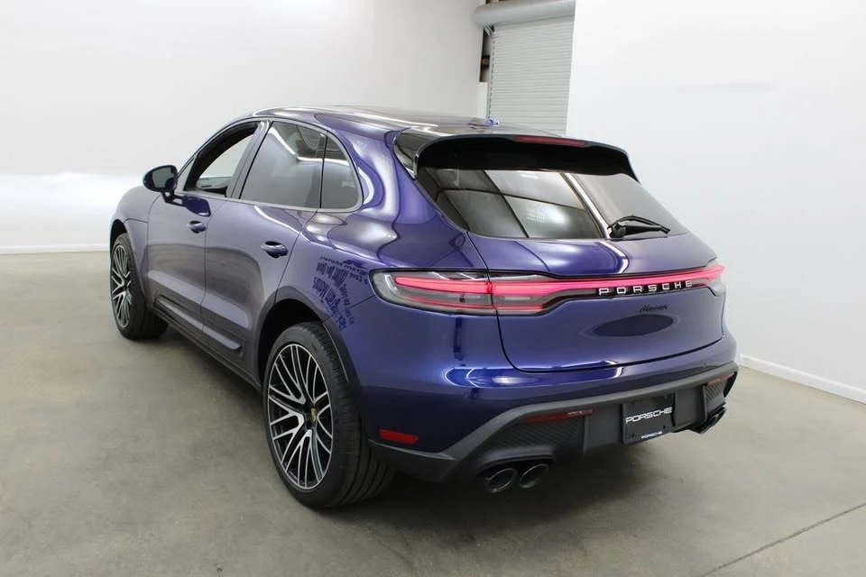 2024 Porsche Macan - Image 16 of 19
