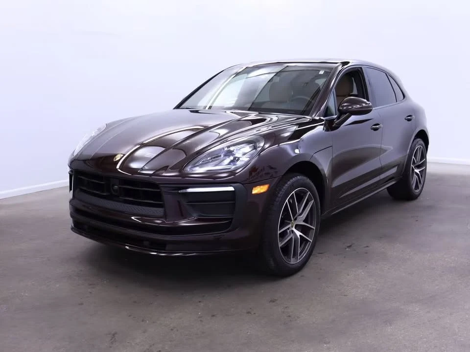 2024 Porsche Macan - Image 16 of 18