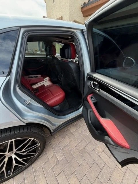 2024 Porsche Macan - Image 10 of 15