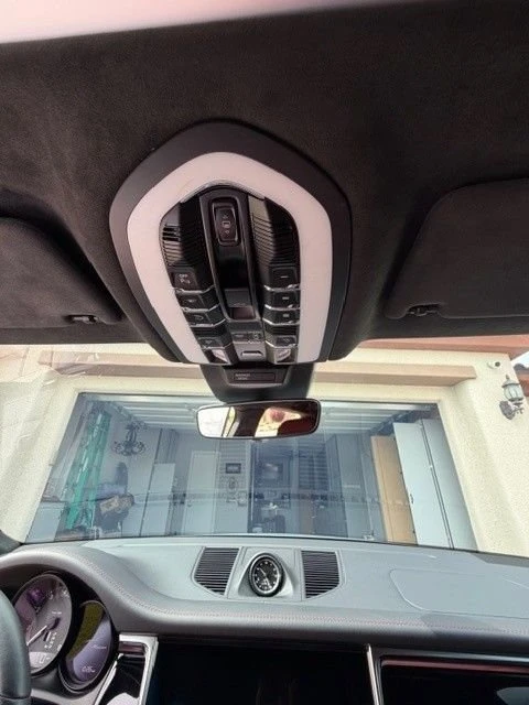 2024 Porsche Macan - Image 14 of 15