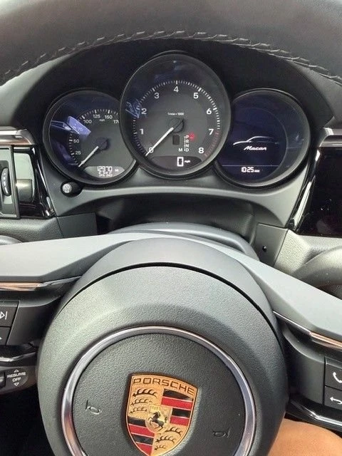 2024 Porsche Macan - Image 13 of 15