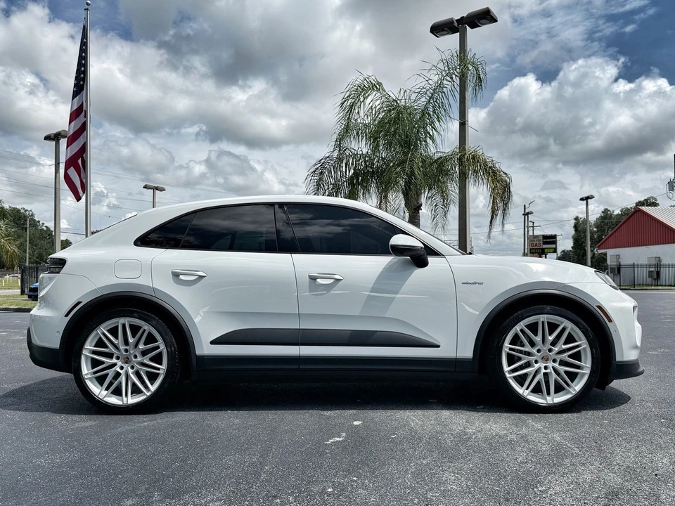 2024 Porsche Macan Electric - Image 4 of 12