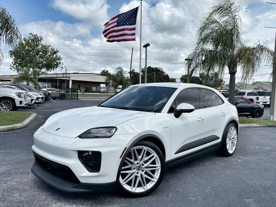 2024 Porsche Macan Electric - Image 12 of 12